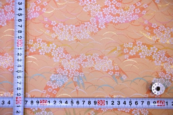 金襴 生地 花つゆしば（露芝）サーモンベージュ（6696C-EK3） 2枚目の画像