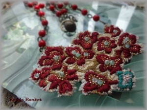ビーズ刺繍の付け襟風ネックレス