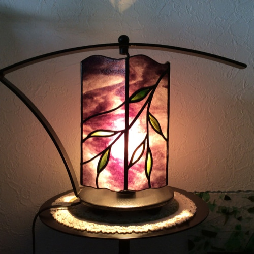 ステンドグラス　ランプ　スタンドライト　藤の花 ステンドグラス ランプ スタンドライト 藤の花 - メルカリ