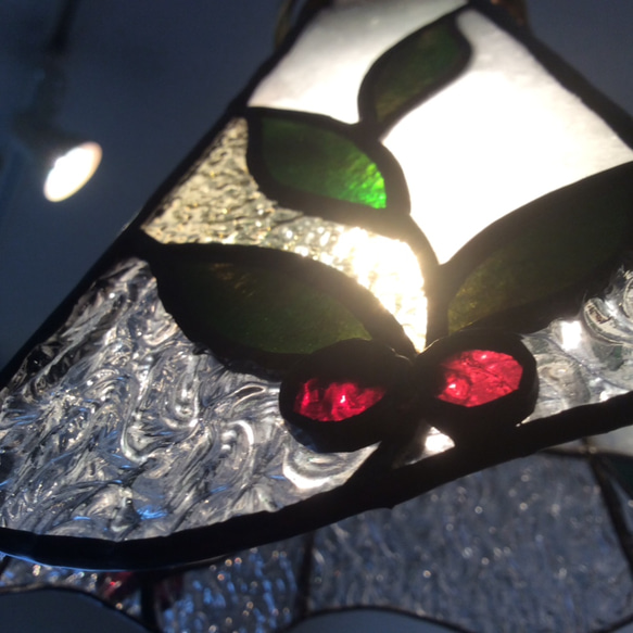 赤い実 ステンドグラスのペンダントランプ☆彡シェードと灯具のセット 2枚目の画像