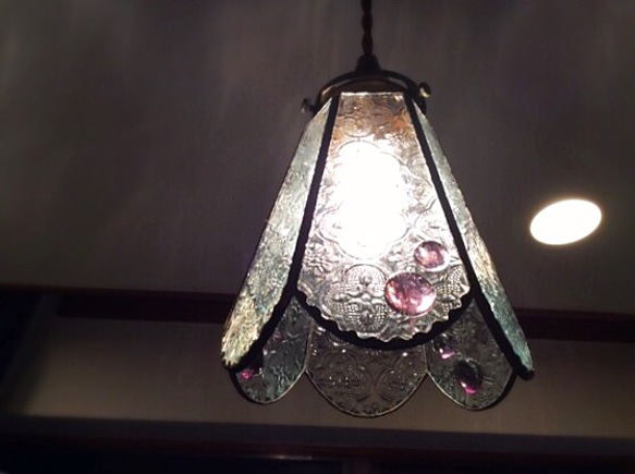 フローラガラスのペンダントランプ☆彡アメジスト(シェードと灯具のセット) 1枚目の画像