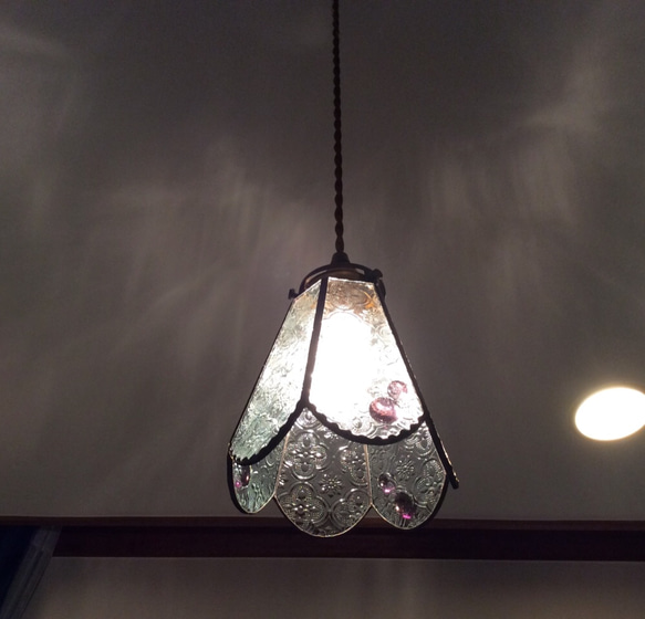 フローラガラスのペンダントランプ☆彡アメジスト(シェードと灯具のセット) 4枚目の画像