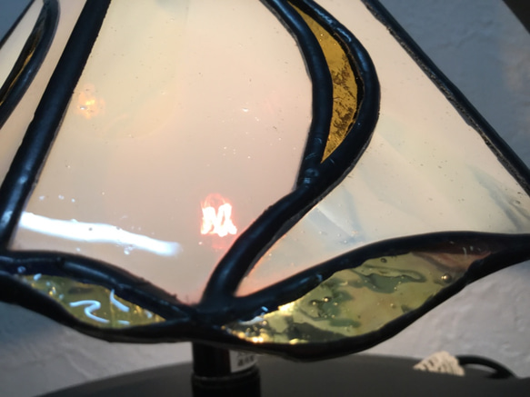 ステンドグラス・テーブルランプ『月の華』 6枚目の画像