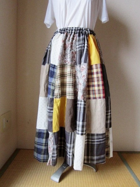 カネコイサオ❤️茶系チェックにブーケプリント ロングスカート❤️ カネコイサオ❤️茶系チェックにブーケプリント ロングスカート❤️