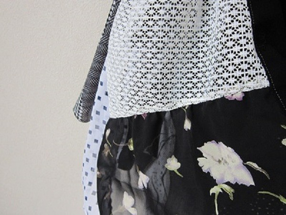 水玉とシマシマとお花とチェックの、つぎはき不揃いのスカート　モノトーン　透け感のある、ひらひらスカート 6枚目の画像