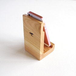 角度を選べる木製スマートフォンスタンド（縦置可）/イタヤカエデ 8枚目の画像