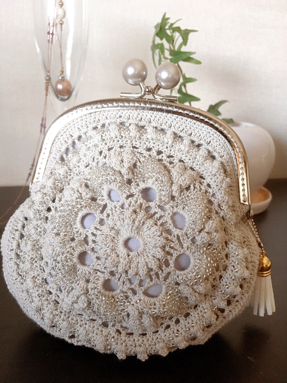 ガマ口　刺繍ビーズポーチ