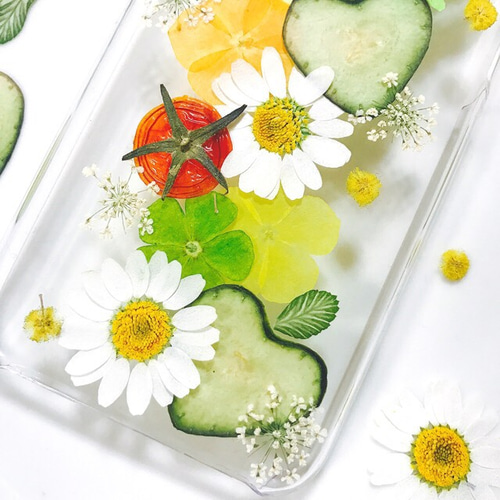 ハートのきゅうりとトマトのフラワーサラダな押し花iPhoneケース 