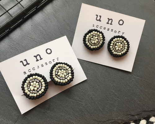975.ビーズ刺繍ピアス　イヤリング モノトーンシリーズビーズ刺繍ピアス・イヤリング ピアス