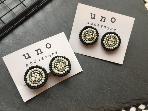 モノトーンシリーズビーズ刺繍ピアス・イヤリング ピアス