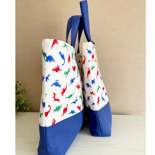 送料無料！恐竜柄レッスンバッグと上履き入、体操着、コップ袋、大臣