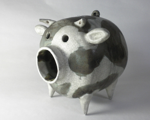 秀楽 在銘　鏡蓋 根付「貧乏長屋の夏の夕景 豚型蚊遣り器の図」 秀楽 在銘 鏡蓋 根付「貧乏長屋の夏の夕景 豚型蚊