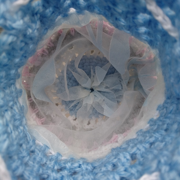 海の巾着…プカプカ　海らしさを詰め込むように編んだニットを、内側からも楽しめるオーガンジーの裏地を付けたポーチ 3枚目の画像
