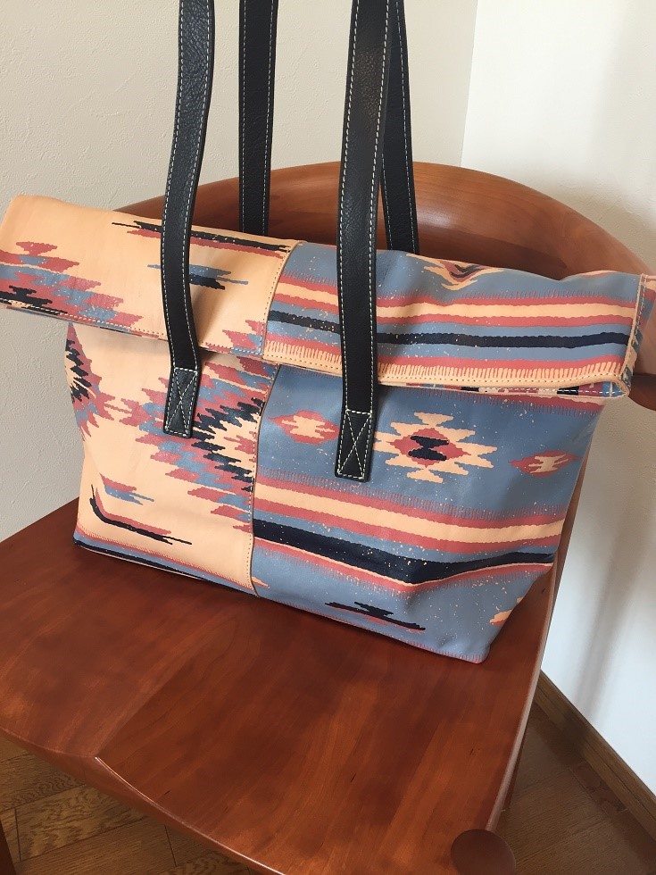 ヌメ革ネイティヴ柄プリント　口折れトートバッグLサイズ