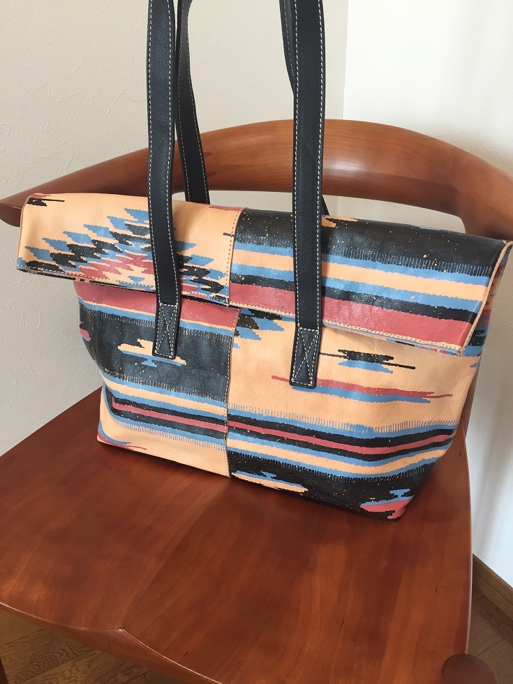 ヌメ革ネイティヴ柄プリント　口折れトートバッグMサイズ