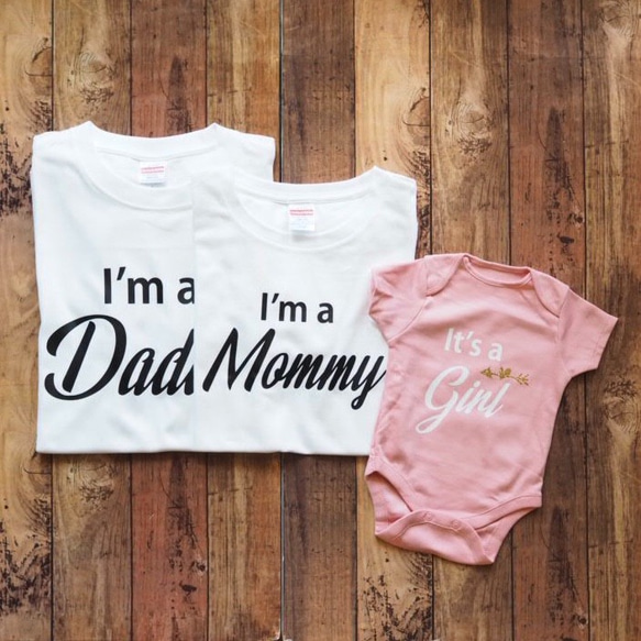 【数量限定】シンプル「I'm a DADDY(MOMMY)」パパ＆ママ&ボディスーツ３枚セット（マタニティー・家族撮影） 1枚目の画像