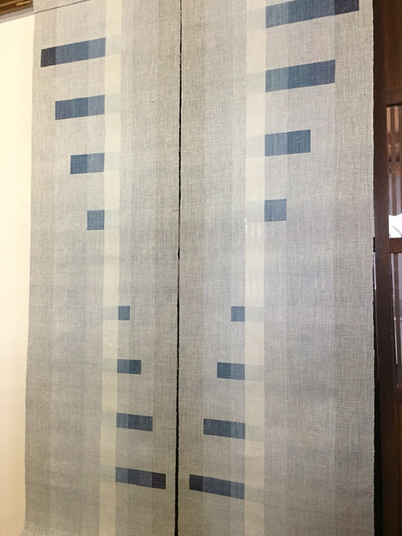 《送料無料》手織り暖簾 窓デザインシリーズ 本藍染め Ｎ-００６ 3枚目の画像