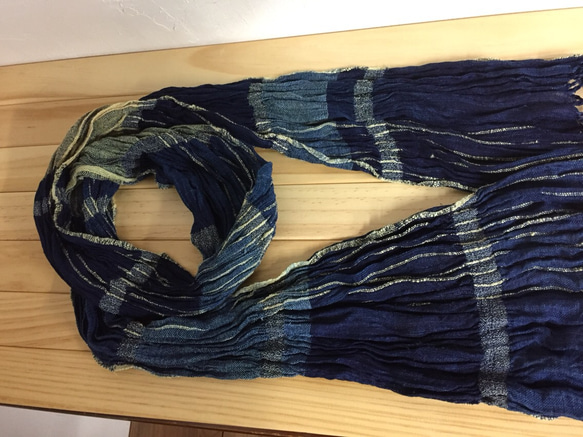 《レターパックライト送料無料》手織りストール 本藍染め シルク100％  SS-006 2枚目の画像