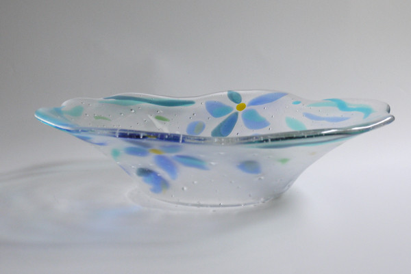 ブルーフラワーの大ボウル（グラスフュージングによる）