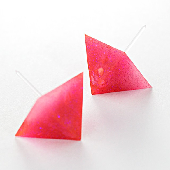 金字塔耳環（厚草莓牛奶） 第3張的照片