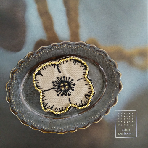 ミナペルホネン　☆ アネモネ　花　♪ フォレストパレード　ブローチ　♪  北欧 ミナペルホネン ☆ アネモネ 花 ♪ フォレストパレード ブローチ