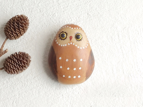 フクロウのブローチ【ラッピング付】Brooch of wooden owl 1枚目の画像