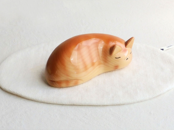 睡貓（淺棕色虎斑貓）（木製動物雕像睡貓/木頭/動物/雕像） 第2張的照片