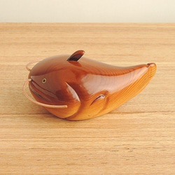 ナマズ  (★台付き)　wooden cat fish 4枚目の画像