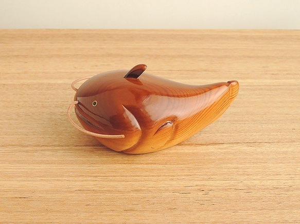 ナマズ  (★台付き)　wooden cat fish 4枚目の画像