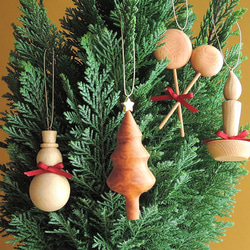 おしゃれなクリスマスツリーの飾り方。手作りオーナメントでアレンジを