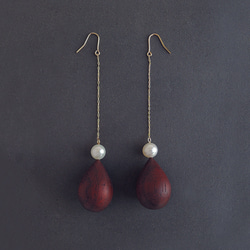 淡水珍珠與名貴木材吊式耳環 第3張的照片