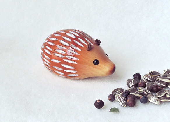 ハリネズミ (★台付き)   wooden hedgehog 1枚目の画像