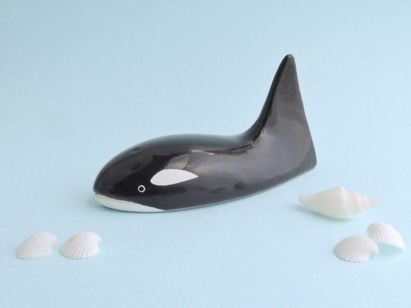 シャチS (☆台付・箱入) Wooden killer whale / orca その他置物 工房