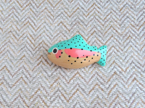 【SALE】ニジマスのブローチB （ 木 魚 rainbow trout / brooch / wood ) 2枚目の画像