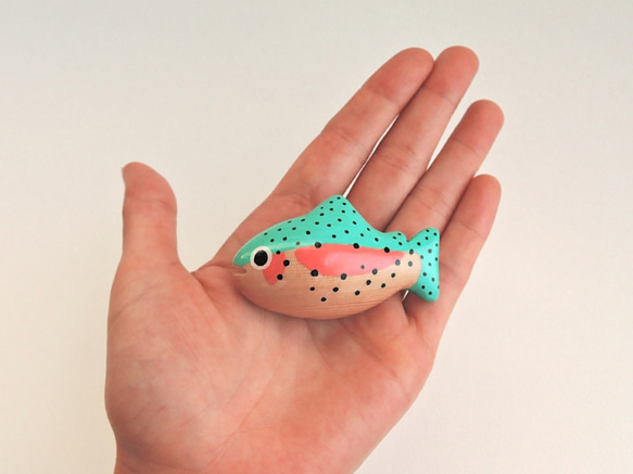 【SALE】ニジマスのブローチB （ 木 魚 rainbow trout / brooch / wood ) 4枚目の画像