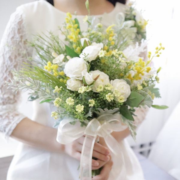 グリーンたっぷりナチュラルクラッチブーケ　フォトウェディング　インテリア 10,350円