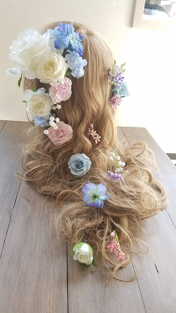 ホワイト～ピンク～水色　ヘッドドレス　ヘアアクセ　髪飾り　前撮り　成人式　ロケフォト 1枚目の画像