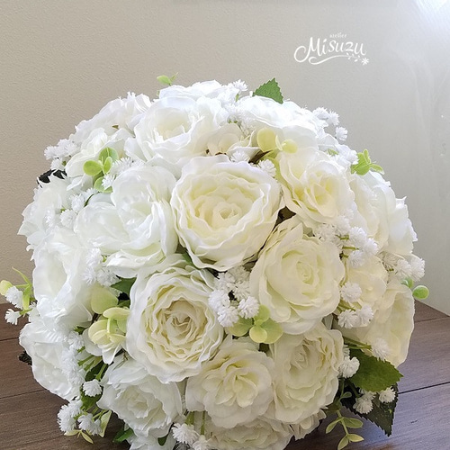 正統派！白薔薇＆カスミソウのラウンドブーケ 大定番 ハワイ 海外挙式