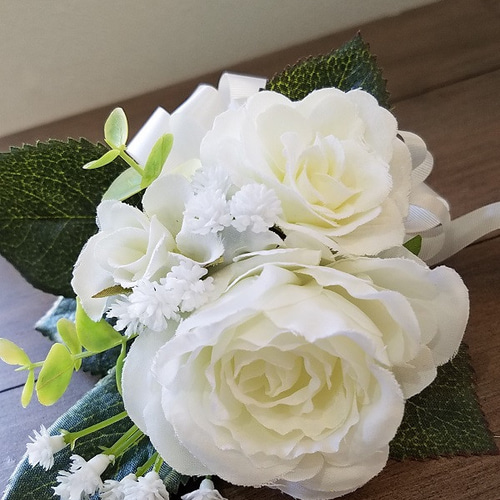 正統派！白薔薇＆カスミソウのラウンドブーケ 大定番 ハワイ 海外挙式