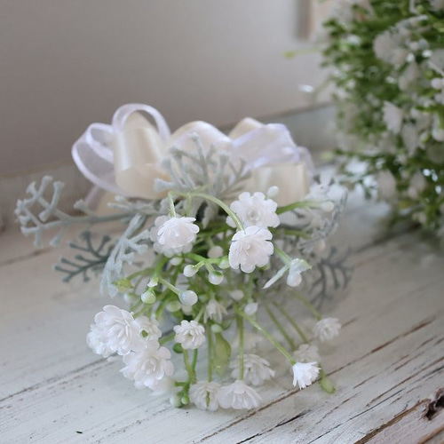 清楚なカスミソウのブーケ ナチュラル 草花 かすみ草 海外 前撮り