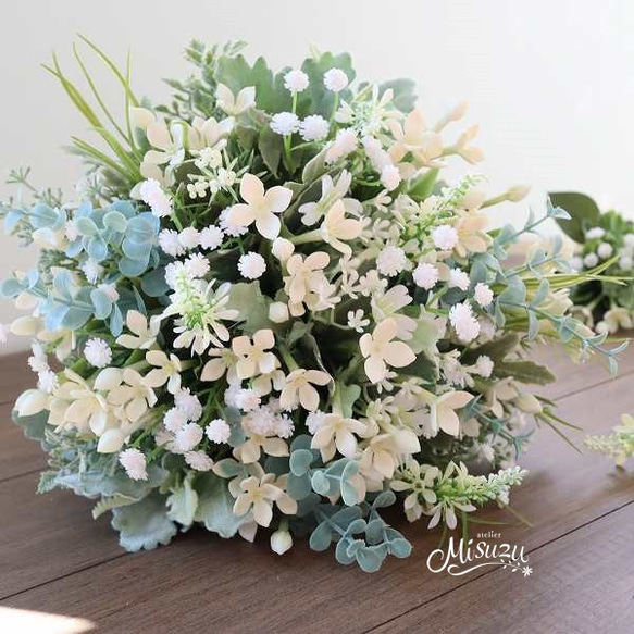 可憐カスミソウとブバリアのクラッチブーケ ナチュラル草花系 前撮り 