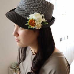 麦藁帽にアクセントを　ヘッドコサージュ　ミニ向日葵のコサージュ　1点もの 4枚目の画像