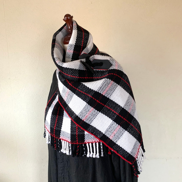 チェック トグルマフラー4号（白×黒×赤） マフラー Hook & Needle 通販