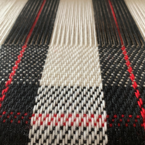 チェック トグルマフラー4号（白×黒×赤） マフラー Hook & Needle 通販