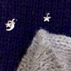 星が煌めく冬の夜空のハンドウォーマー 5枚目の画像