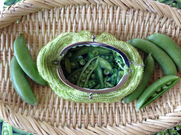 ネオングリーン竹ビーズ舟形がま口/内布:豆 5枚目の画像