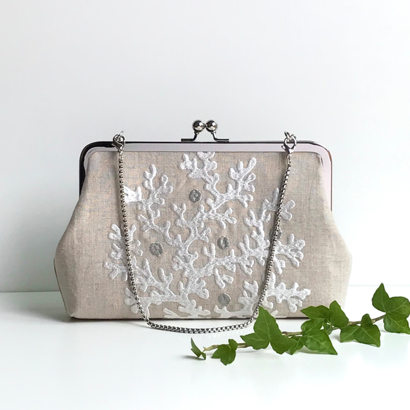 新作！夏のリネン　シルバーサンゴの刺繍がラグジュアリーなミニマル3wayバッグ 1枚目の画像