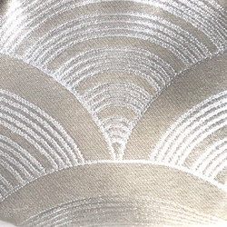 結婚式にも！日本伝統柄 銀の青海波が美しい 帯で仕立てた くし形口金のミニクラッチ 5枚目の画像