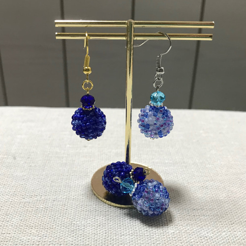 魔法の小瓶】ビーズボールのイヤーアクセサリー【Lightblue】 ピアス