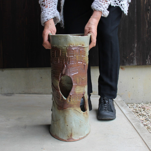 信楽焼傘立て 青丸ひまわり彫 高さ46cm
